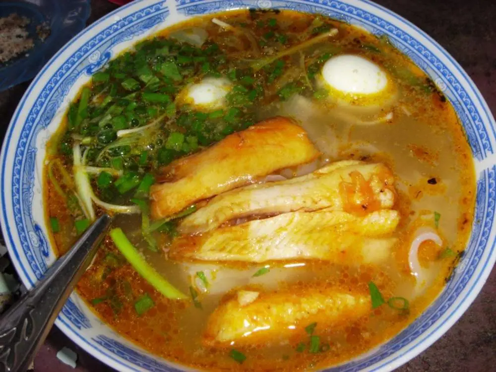 Điểm danh những M&oacute;n ngon xứ Huế tại B&igrave;nh Phước 2