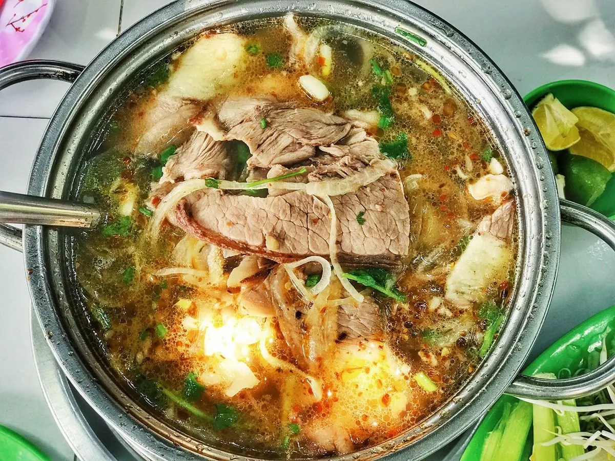 Điểm danh những M&oacute;n ngon xứ Huế tại B&igrave;nh Phước 9