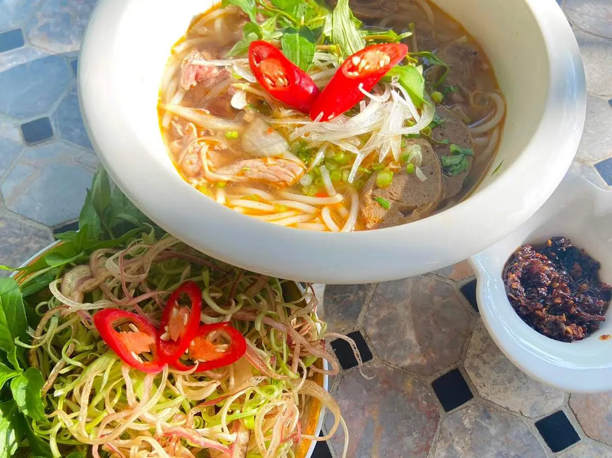Gh&eacute; Đồng Xanh Cafe thưởng thức kh&ocirc;ng gian s&acirc;n vườn đẹp nhất B&igrave;nh Phước 10