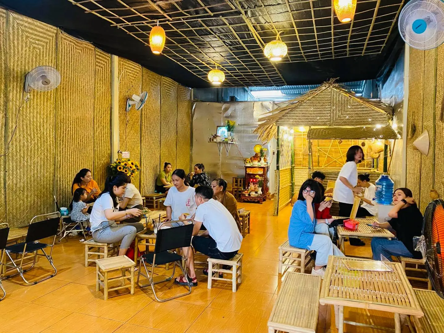 Gh&eacute; Phố ăn vặt thằng Bờm kh&aacute;m ph&aacute; toạ độ ăn uống si&ecirc;u hấp dẫn 3