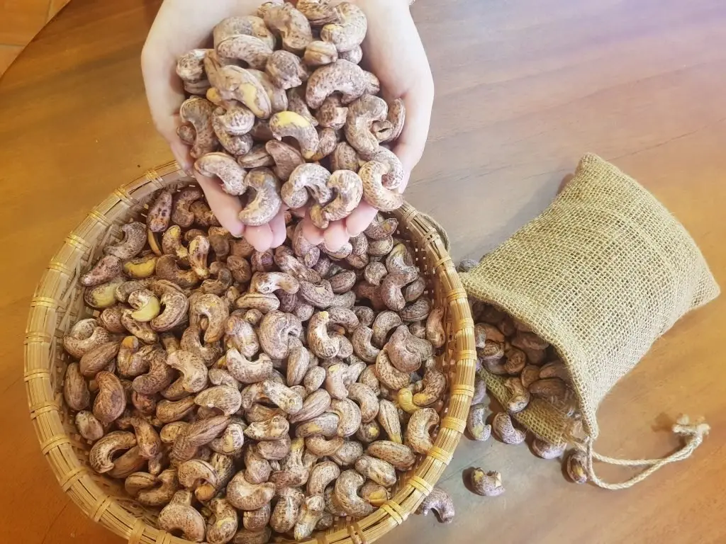 Hạt điều rang muối, m&oacute;n ăn vặt hấp dẫn của v&ugrave;ng B&igrave;nh Phước 3