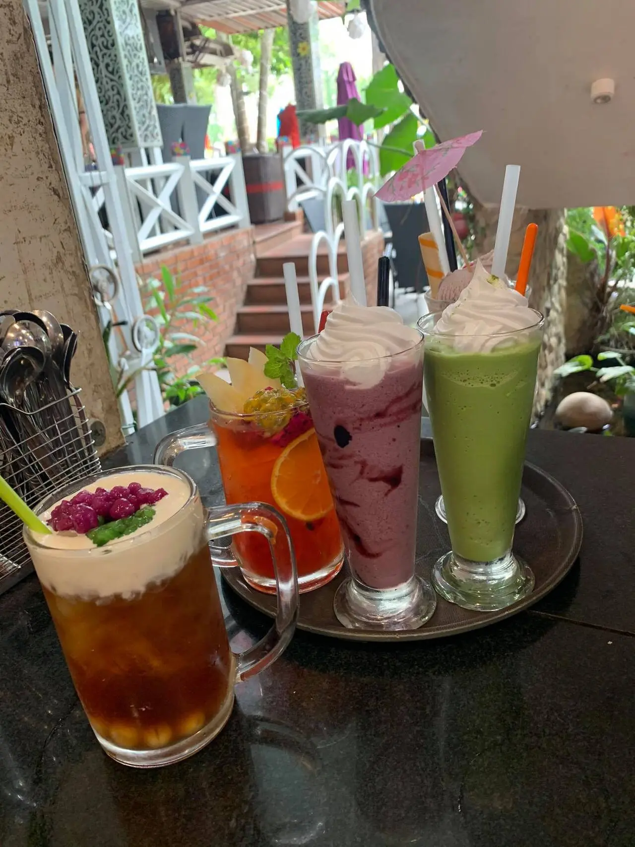Kh&aacute;m ph&aacute; Cafe Đồng Dao, kh&ocirc;ng gian rực rỡ giữa l&ograve;ng B&igrave;nh Phước 4