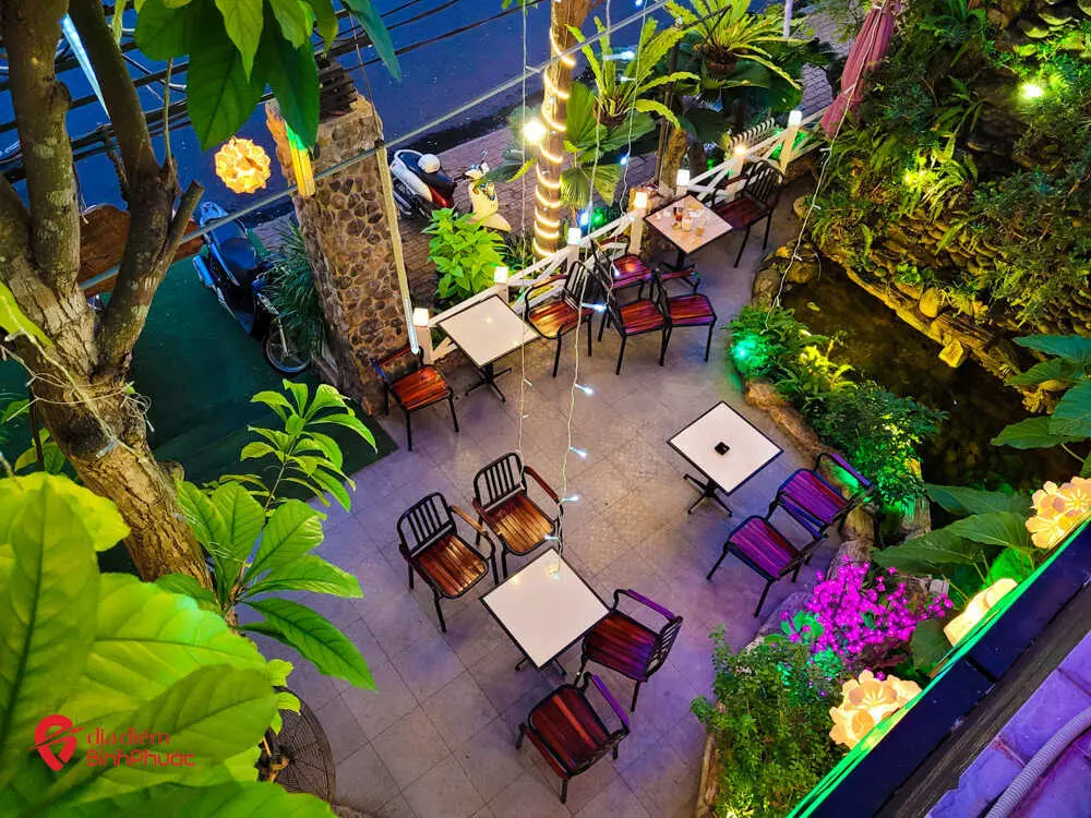 Kh&aacute;m ph&aacute; Cafe Đồng Dao, kh&ocirc;ng gian rực rỡ giữa l&ograve;ng B&igrave;nh Phước 5
