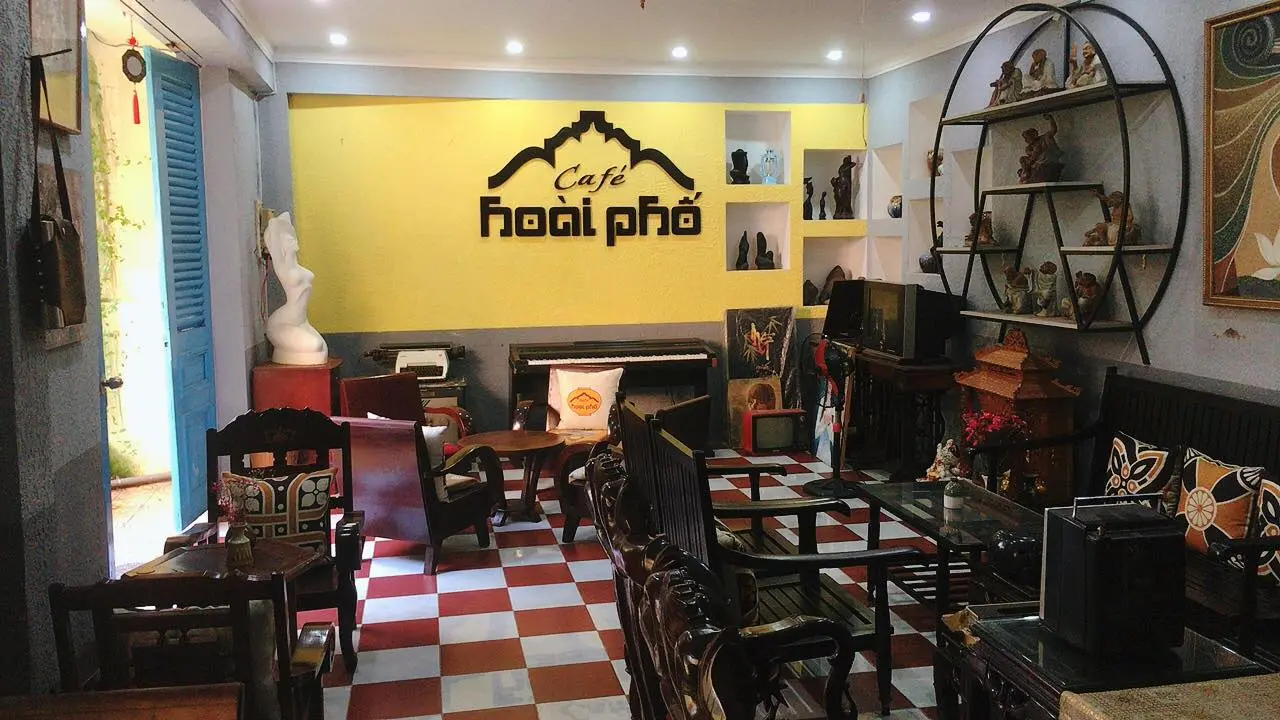 Kh&aacute;m ph&aacute; qu&aacute;n Cafe Ho&agrave;i Phố mang phong c&aacute;ch retro tại Đồng Xo&agrave;i 6