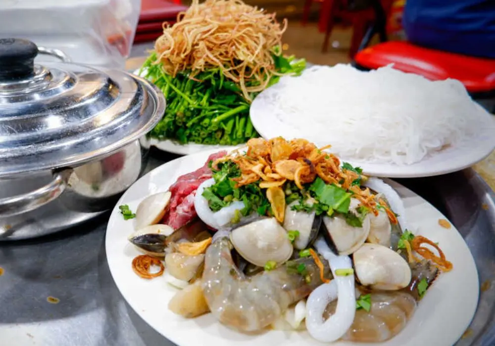 Nhớ m&atilde;i qu&aacute;n Ốc Chiều thơm ngon giữa l&ograve;ng th&agrave;nh phố 5