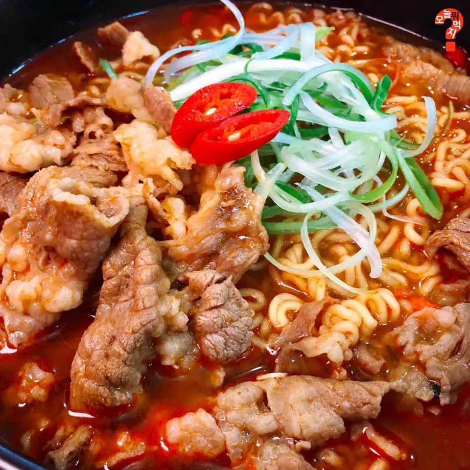 Qu&aacute;n m&igrave; cay Seoul, địa điểm thu h&uacute;t t&iacute;n đồ đam m&ecirc; ẩm thực H&agrave;n Quốc 5