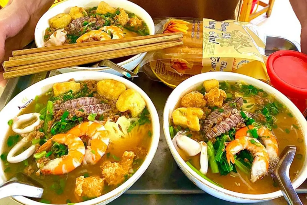 Top qu&aacute;n ăn b&igrave;nh d&acirc;n tại Đồng Xo&agrave;i c&aacute;c t&iacute;n đồ ăn uống cần lưu lại 8