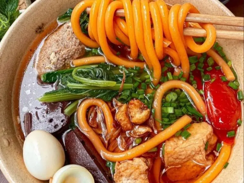 B&uacute;n đỏ Đăk Lăk: M&oacute;n ăn g&acirc;y thương nhớ, muốn ăn phải canh giờ 3