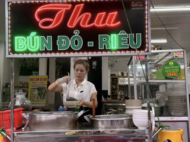 B&uacute;n đỏ Đăk Lăk: M&oacute;n ăn g&acirc;y thương nhớ, muốn ăn phải canh giờ 7