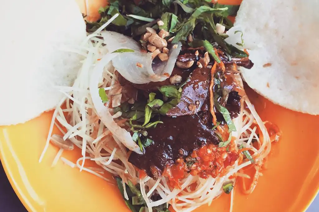 Lần đầu đến Bu&ocirc;n M&ecirc; Thuột ăn g&igrave; cho ngon bổ rẻ 9