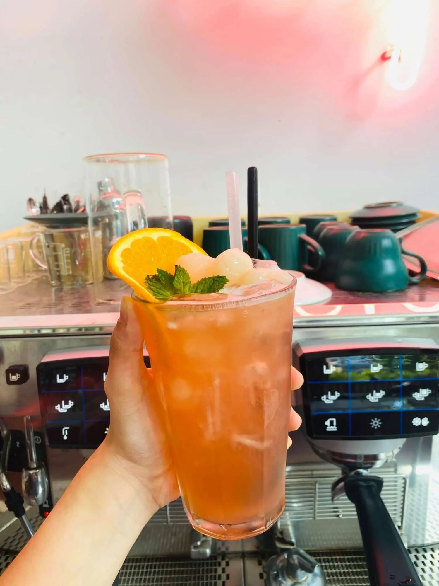 Orange Caf&eacute;, kh&ocirc;ng gian ngọt ng&agrave;o như t&igrave;nh đầu 10