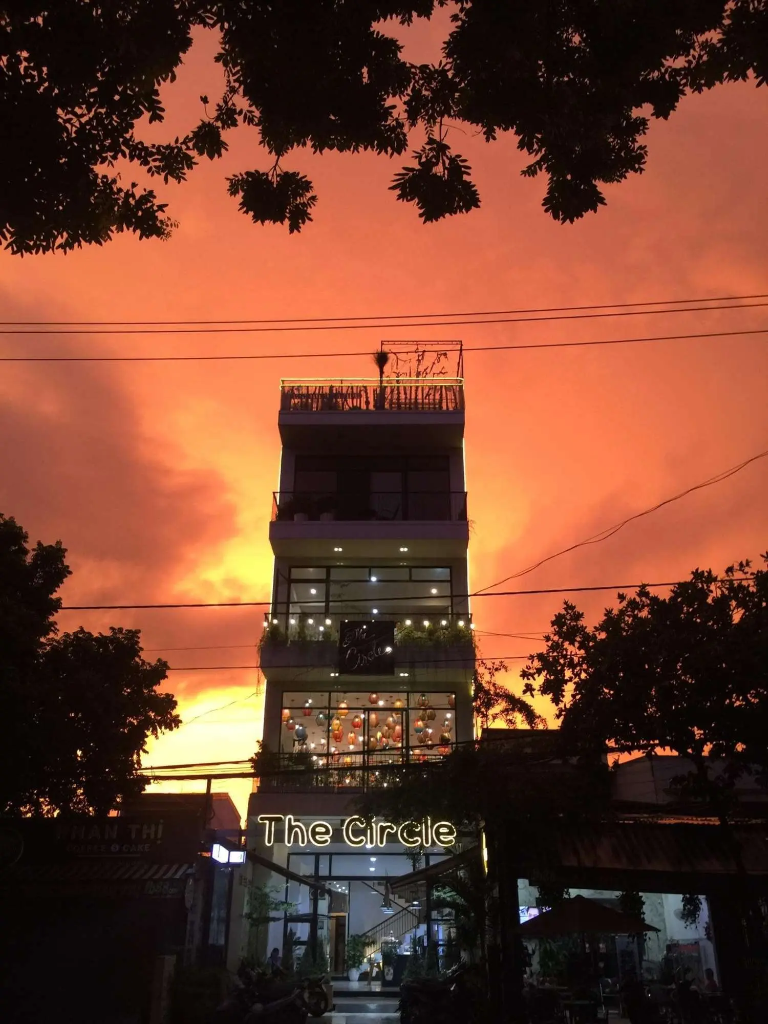 The Circle Coffee Roasters, kh&ocirc;ng gian đầy nghệ thuật giữa l&ograve;ng thủ phủ c&agrave; ph&ecirc; 2