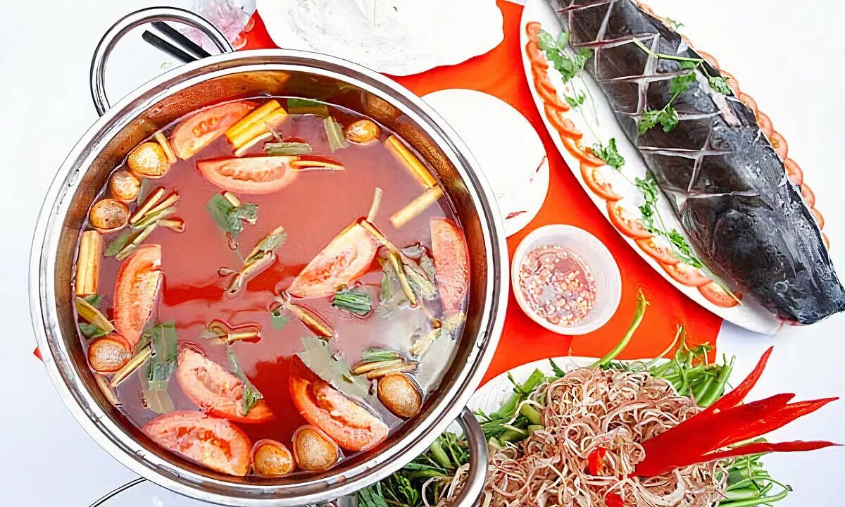 Thưởng thức ngay m&oacute;n Lẩu c&aacute; lăng Bu&ocirc;n Ma Thuột ngon nức tiếng 2