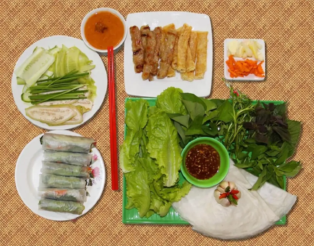 Thưởng thức ngay Nem nướng Thanh Trầm khi du lịch Bu&ocirc;n Ma Thuột 5