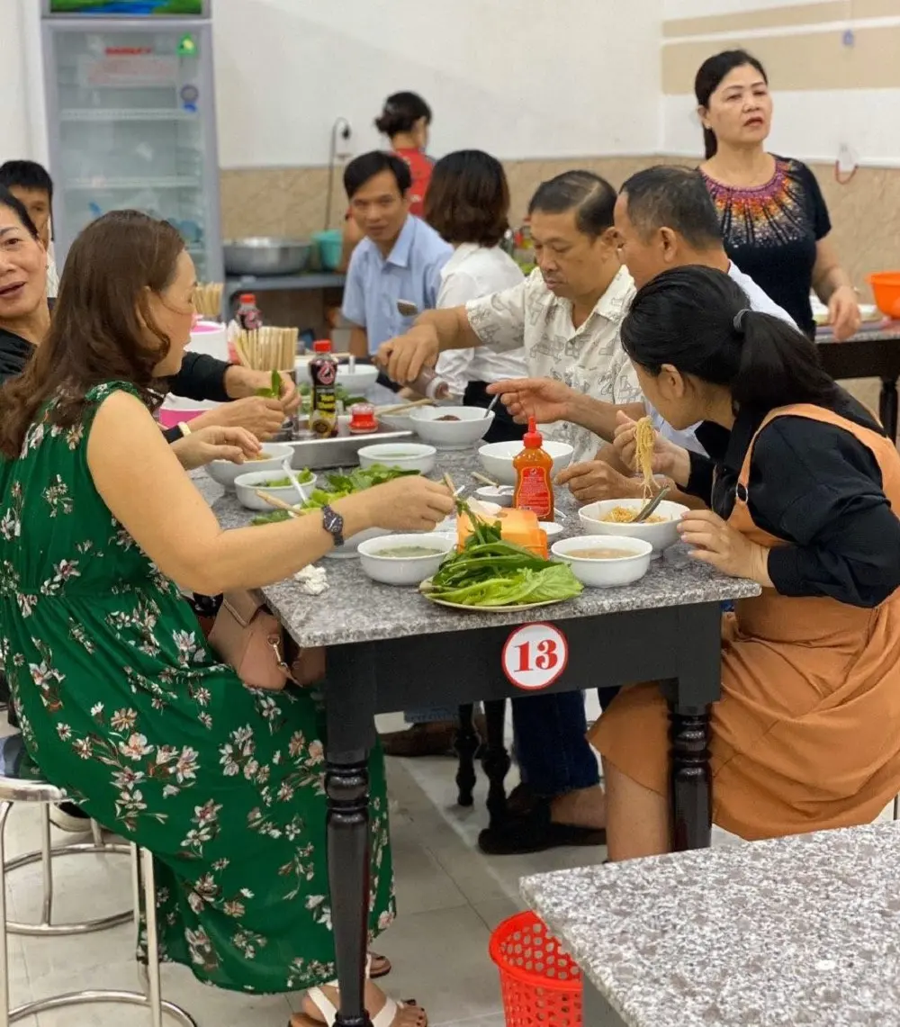 Thưởng thức ngay Phở khô Hai Tô 99 khi du lịch Buôn Ma Thuột 6
