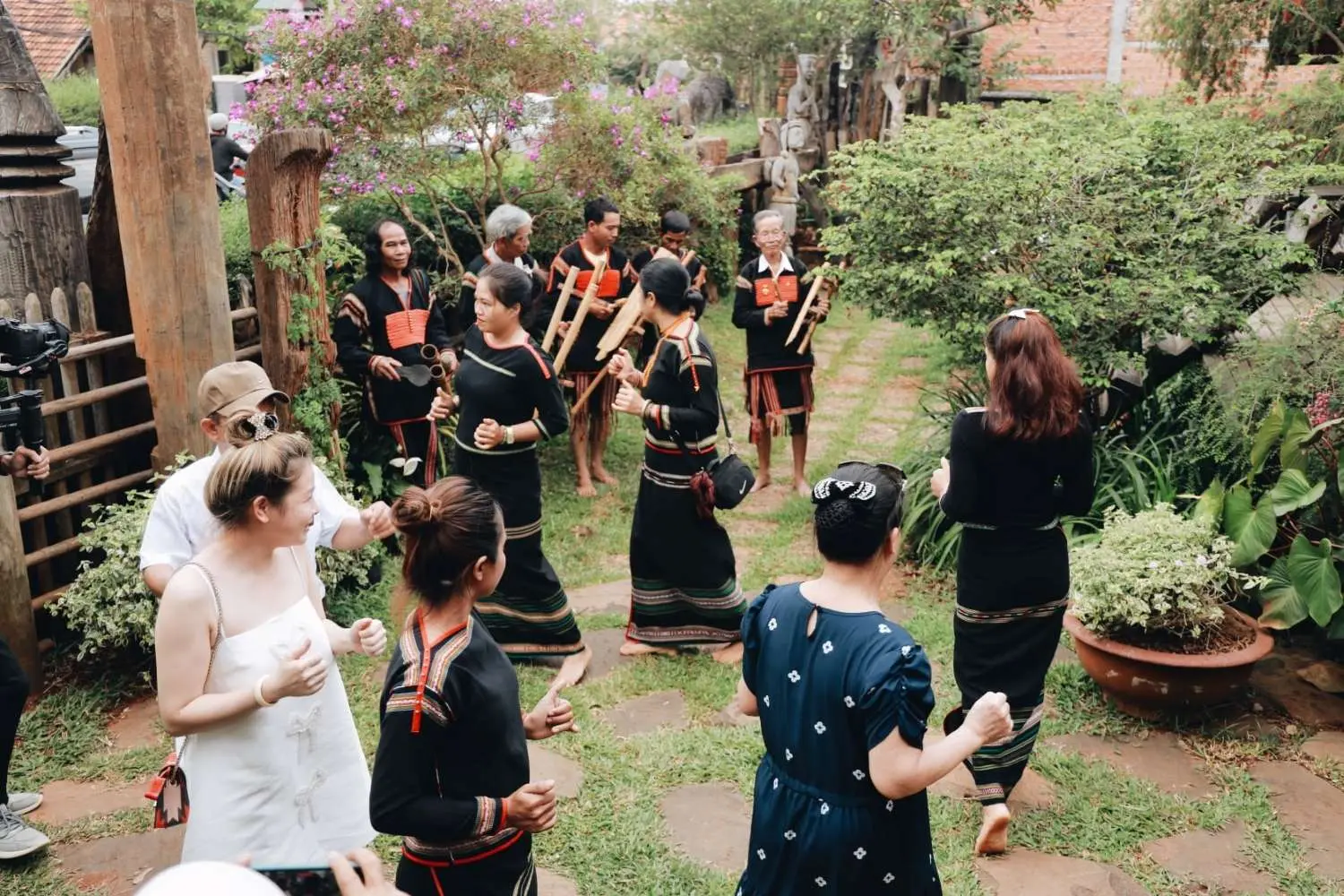 Tiệm C&agrave; Ph&ecirc; Arul, kh&ocirc;ng gian văn ho&aacute; T&acirc;y Nguy&ecirc;n thu nhỏ 6