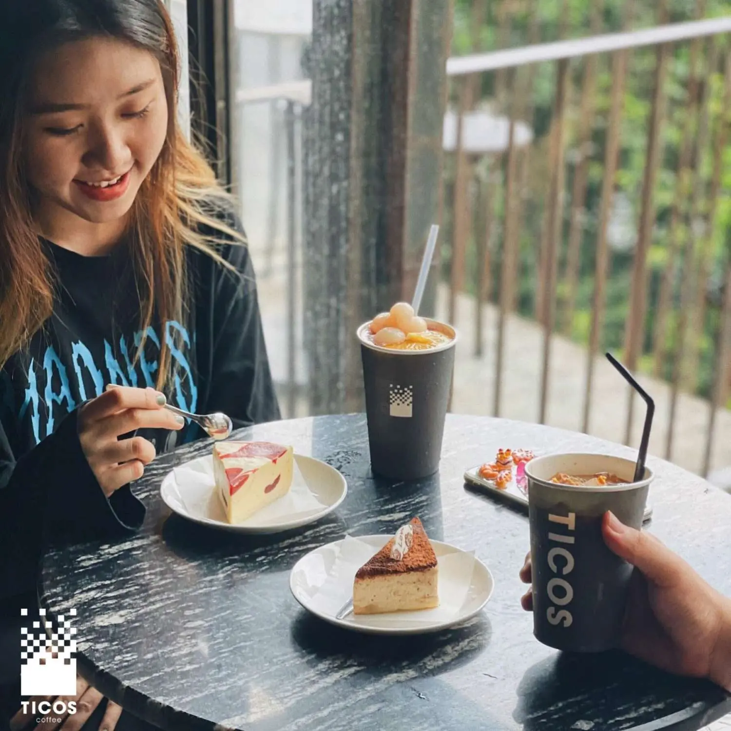 Tiệm c&agrave; ph&ecirc; Ticos Coffee, vẻ đẹp từ sự kh&ocirc;ng ho&agrave;n thiện 13