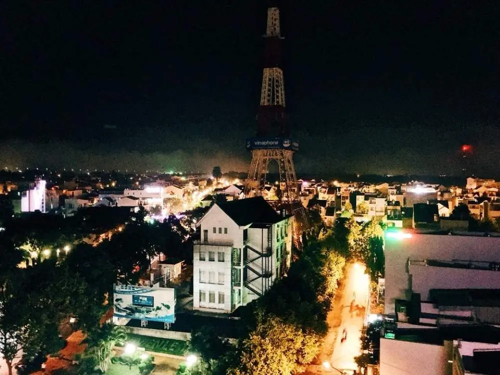 Zozo Tea, qu&aacute;n c&agrave; ph&ecirc; s&acirc;n thượng c&oacute; view to&agrave;n th&agrave;nh phố 3