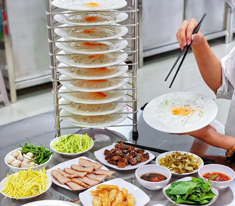 Khám phá món bánh ướt đĩa chồng Buôn Ma Thuột ngon quên lối về