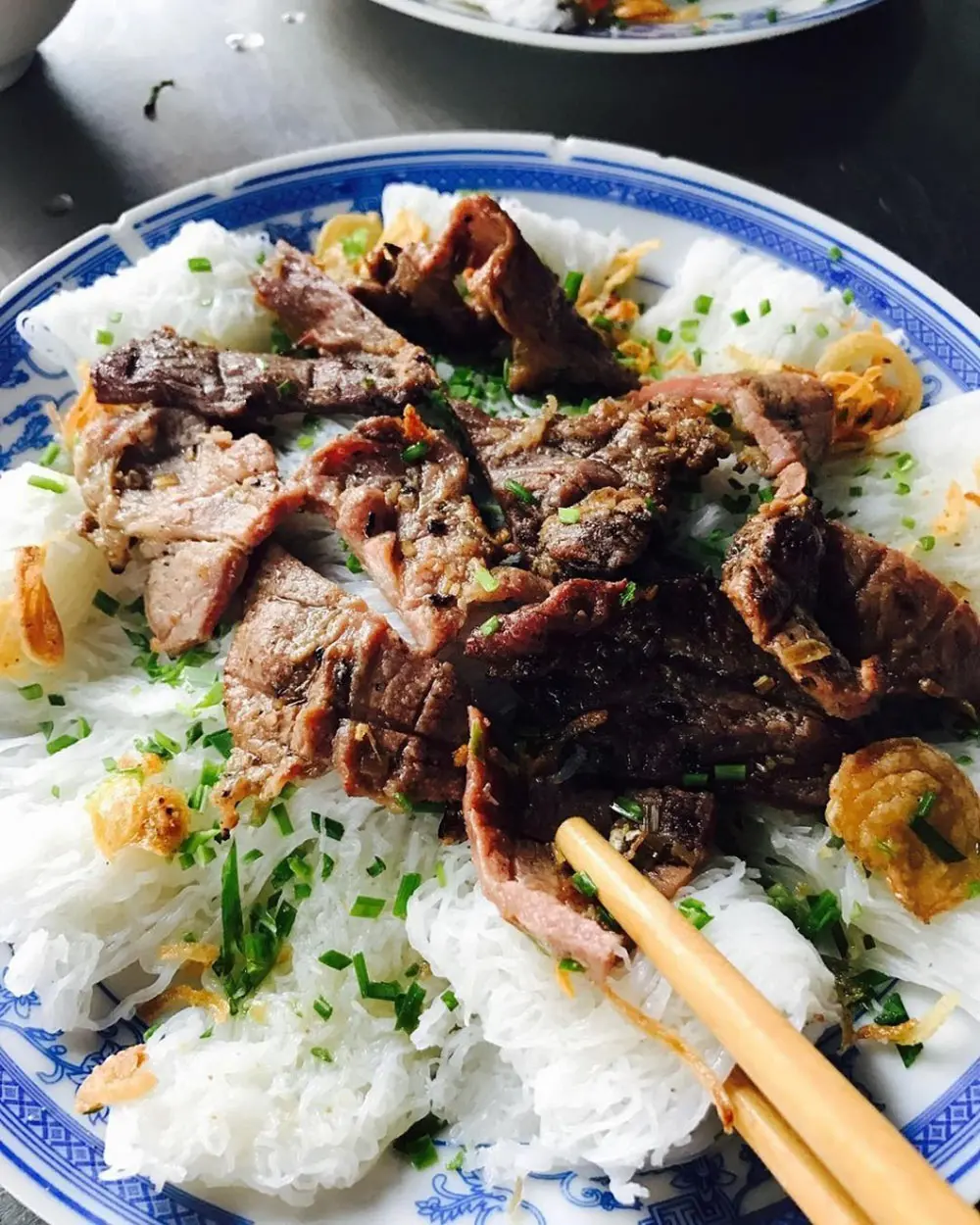 Ngất ngây với Bánh hỏi thịt nướng cô Hoa Buôn Ma Thuột