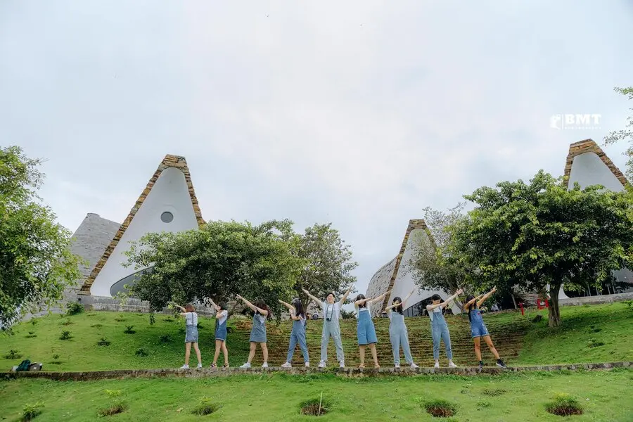 H&agrave;nh tr&igrave;nh review Bu&ocirc;n Ma Thuột của hội bạn th&acirc;n cực kỳ th&uacute; vị 2