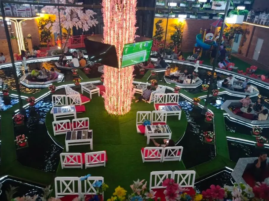 5 qu&aacute;n cafe c&aacute; koi C&agrave; Mau view đẹp c&oacute; thể bạn chưa biết 3