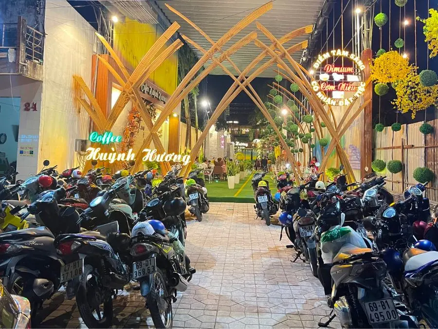 5 qu&aacute;n cafe c&aacute; koi C&agrave; Mau view đẹp c&oacute; thể bạn chưa biết 7