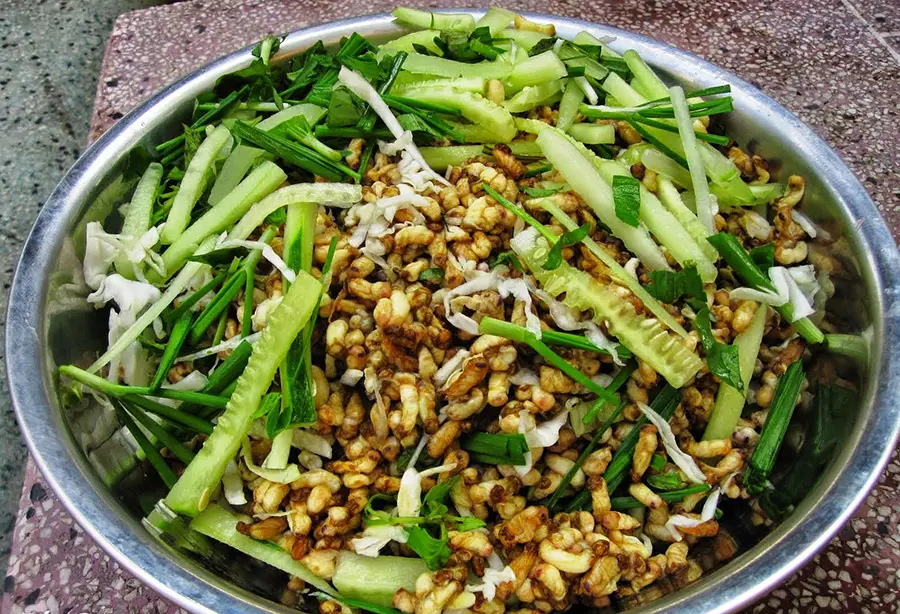 Gỏi nhộng ong rừng U Minh, đặc sản qu&yacute; hiếm ở miệt rừng tr&agrave;m 6