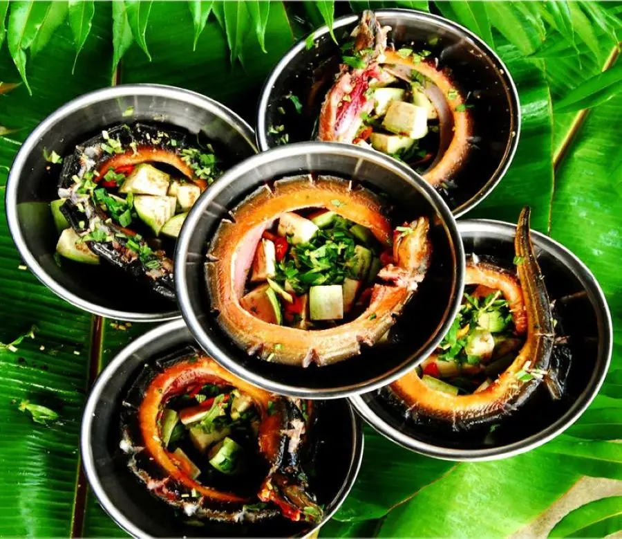 Lươn um l&aacute; nh&agrave;u C&agrave; Mau, đặc sản nổi tiếng v&ugrave;ng miền T&acirc;y s&ocirc;ng nước 2