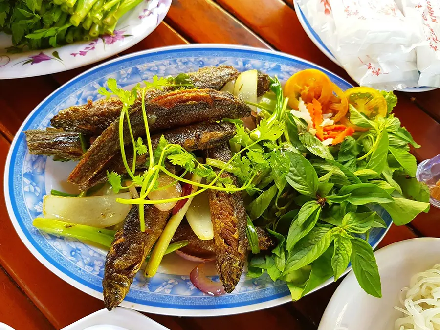 Nh&agrave; h&agrave;ng s&acirc;n vườn Nhị Đệ, qu&aacute;n ăn ngo&agrave;i trời nức tiếng ở Đất Mũi 7