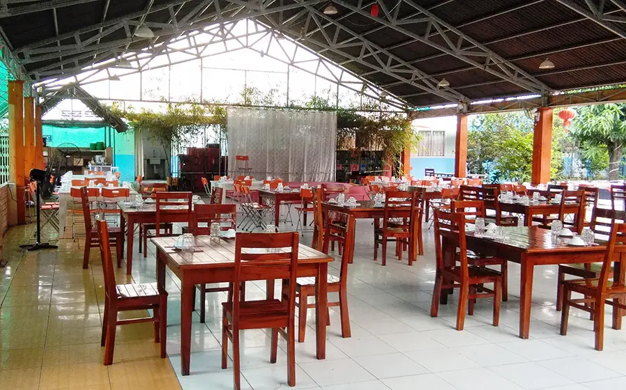 Nh&agrave; h&agrave;ng s&acirc;n vườn Nhị Đệ, qu&aacute;n ăn ngo&agrave;i trời nức tiếng ở Đất Mũi 4