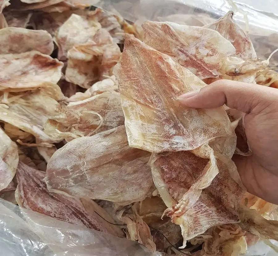 Thưởng thức đặc sản Kh&ocirc; mực S&ocirc;ng Đốc hấp dẫn kh&ocirc;ng thể chối từ 2
