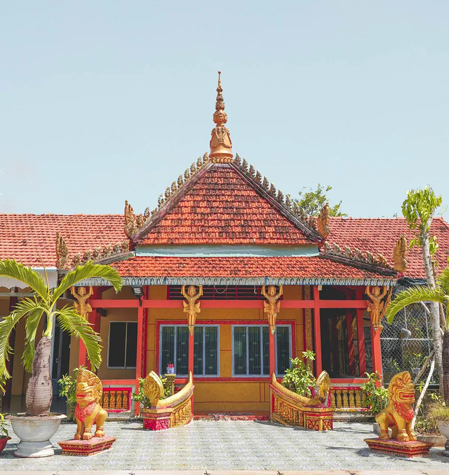 H&agrave;nh tr&igrave;nh review ch&ugrave;a Monivongsa Bopharam với kh&ocirc;ng gian đẹp như tranh vẽ 2