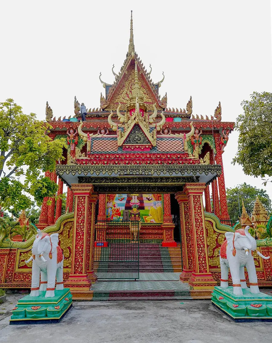 H&agrave;nh tr&igrave;nh review ch&ugrave;a Monivongsa Bopharam với kh&ocirc;ng gian đẹp như tranh vẽ 7