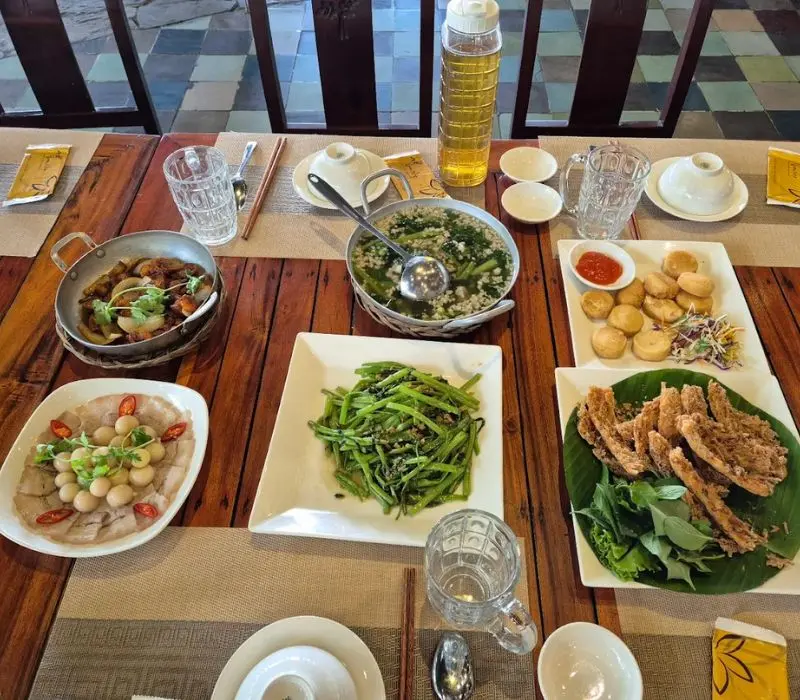 Top 10+ qu&aacute;n ăn gia đ&igrave;nh Cần Thơ ngon, kh&ocirc;ng gian ấm c&uacute;ng 4
