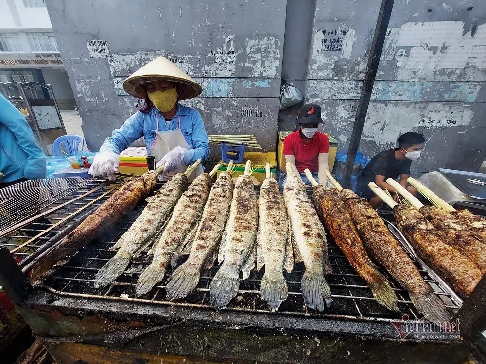 Cầm l&ograve;ng sao đặng với Top qu&aacute;n c&aacute; l&oacute;c nướng trui Cần Thơ 4