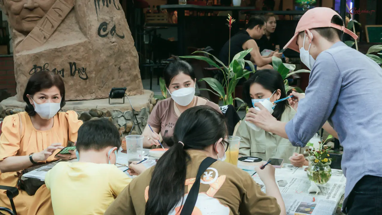 C&aacute;nh N&acirc;u Garden Cafe v&agrave; những đ&ecirc;m nhạc acoustic đ&aacute;ng nhớ 12