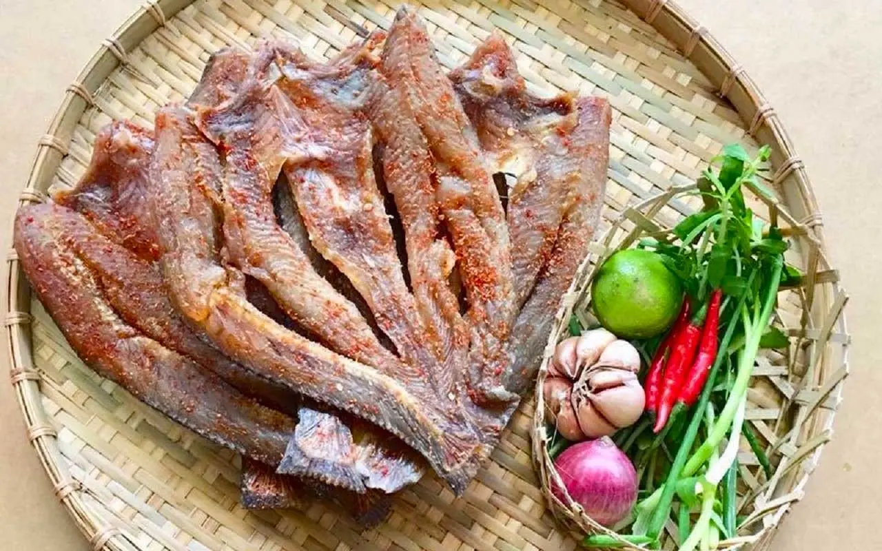 C&ograve;n g&igrave; bằng nh&acirc;m nhi m&oacute;n ngon đặc sản Kh&ocirc; c&aacute; l&oacute;c Cần Thơ 7