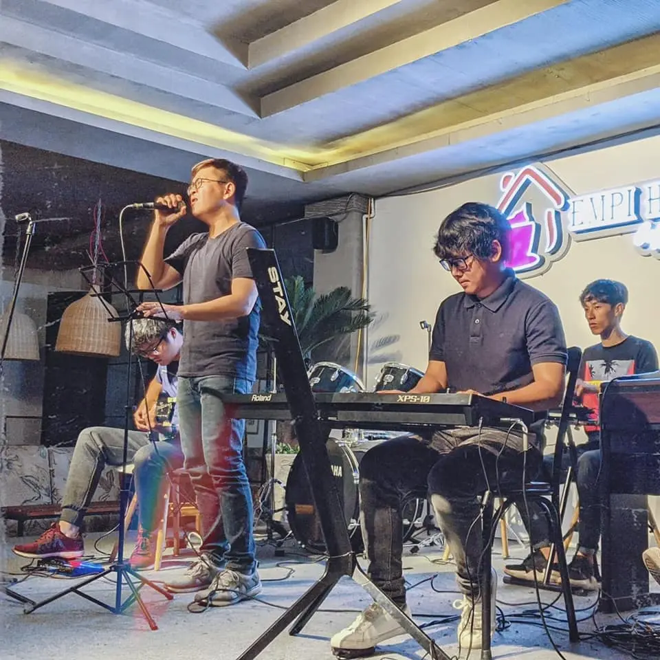 Cuối tuần chill c&ugrave;ng &acirc;m nhạc tại EMPI Coffee House Cần Thơ 13