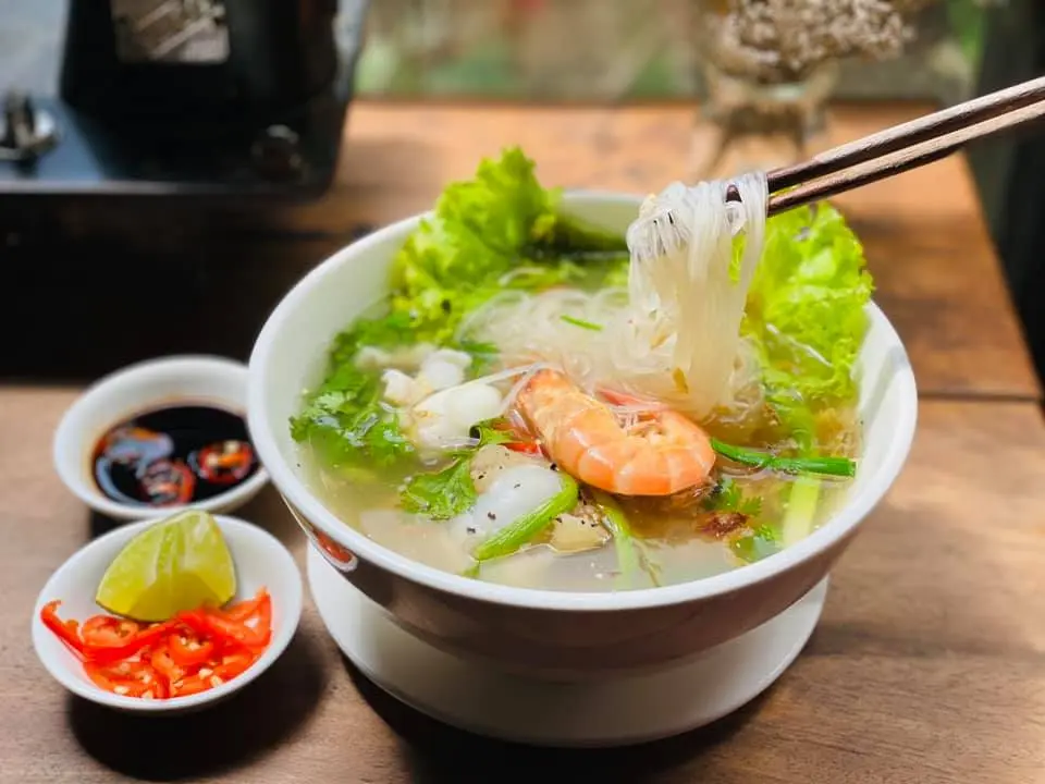 Cuối tuần chill c&ugrave;ng &acirc;m nhạc tại EMPI Coffee House Cần Thơ 9