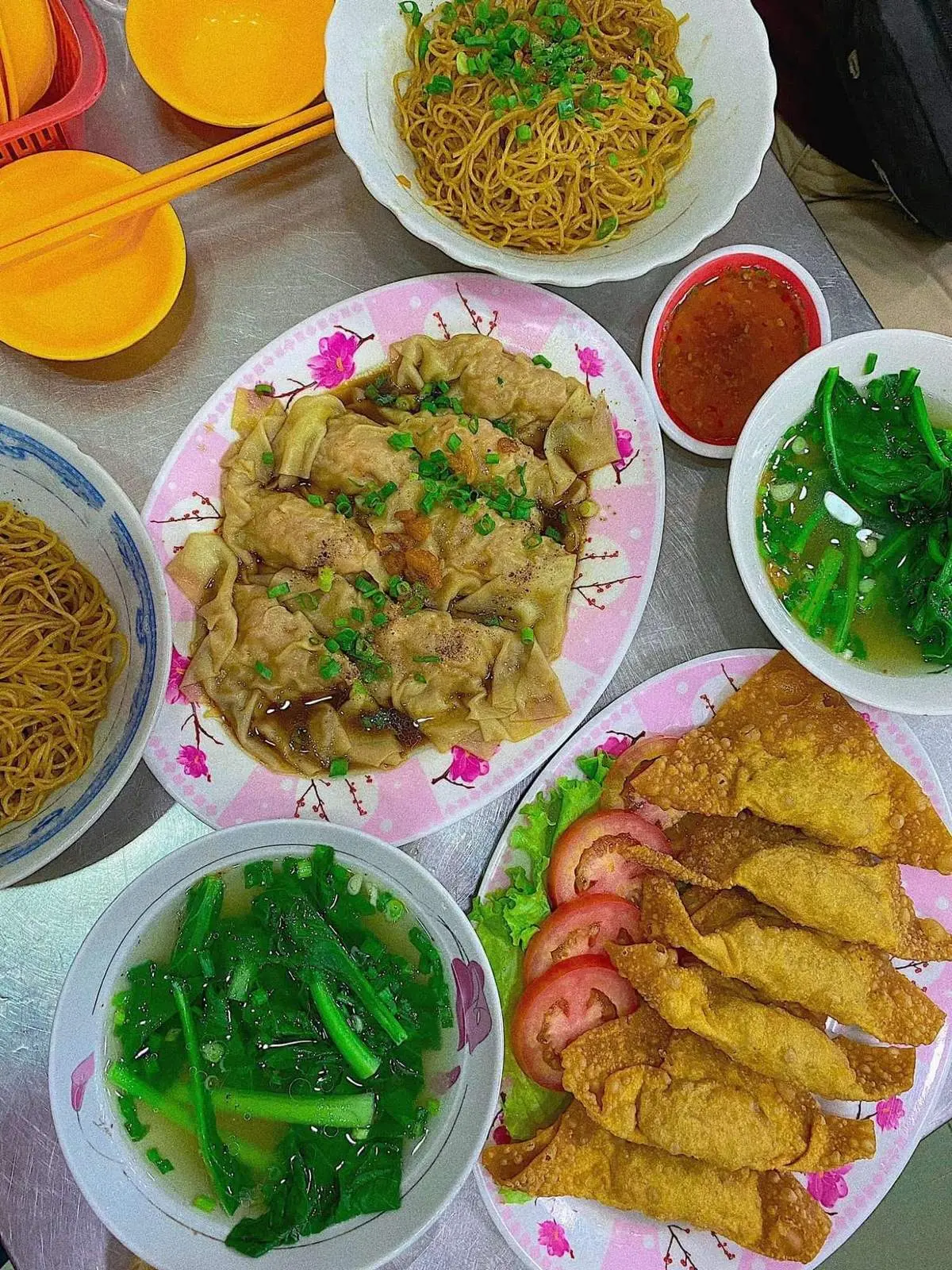 Đ&atilde; cơn th&egrave;m m&oacute;n Quảng Đ&ocirc;ng với Sủi cảo A Chảy Cần Thơ 6