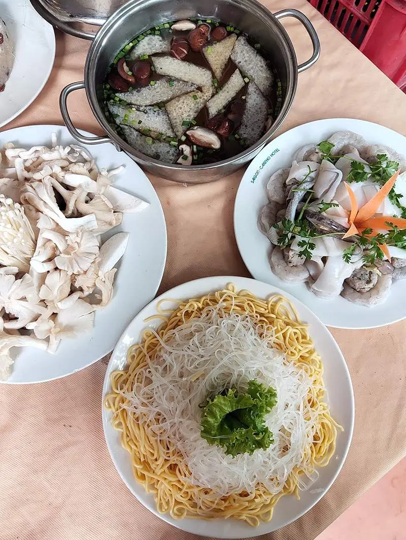 Đến Nh&agrave; h&agrave;ng Hoa Sứ Cần Thơ để ăn ngon v&agrave; nghe đờn ca t&agrave;i tử 5