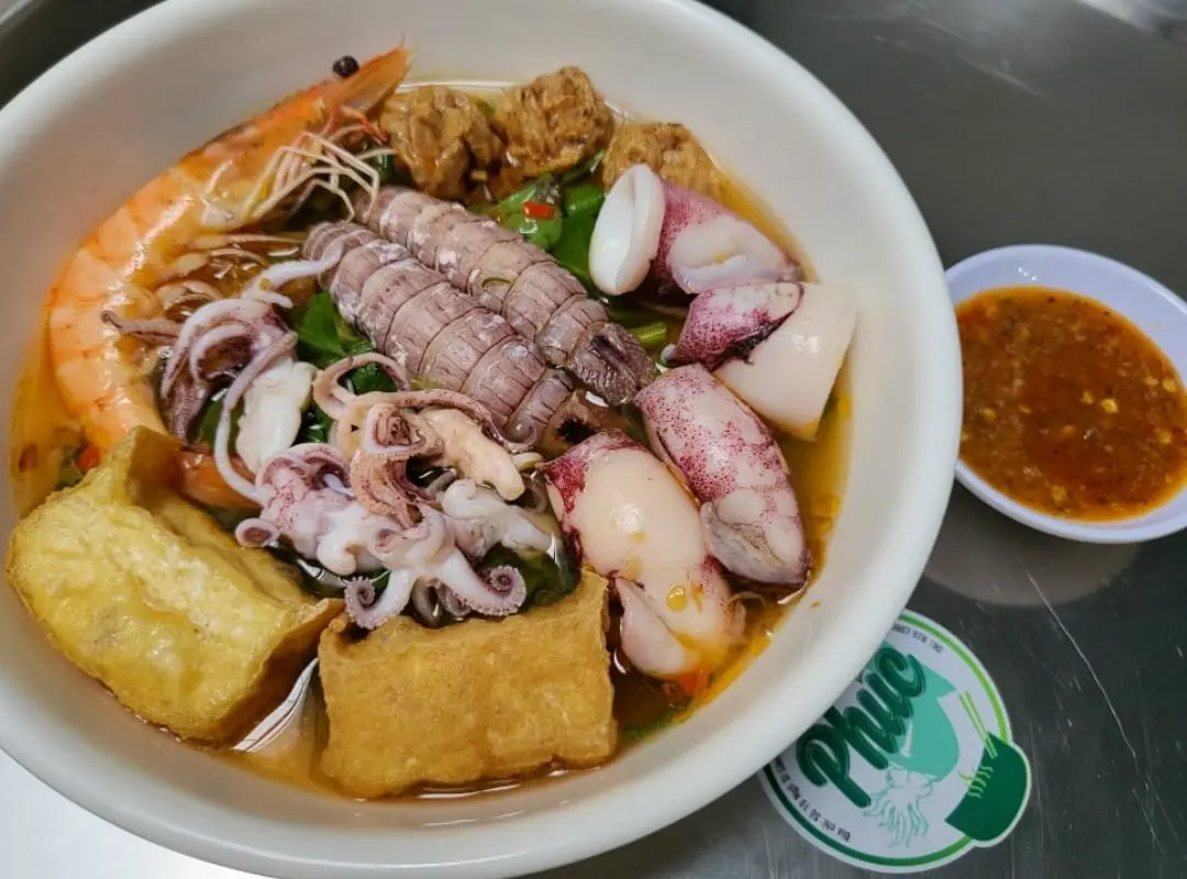 H&eacute; lộ qu&aacute;n Hủ tiếu mực Ph&uacute;c ăn l&agrave; ghiền ở Cần Thơ 6