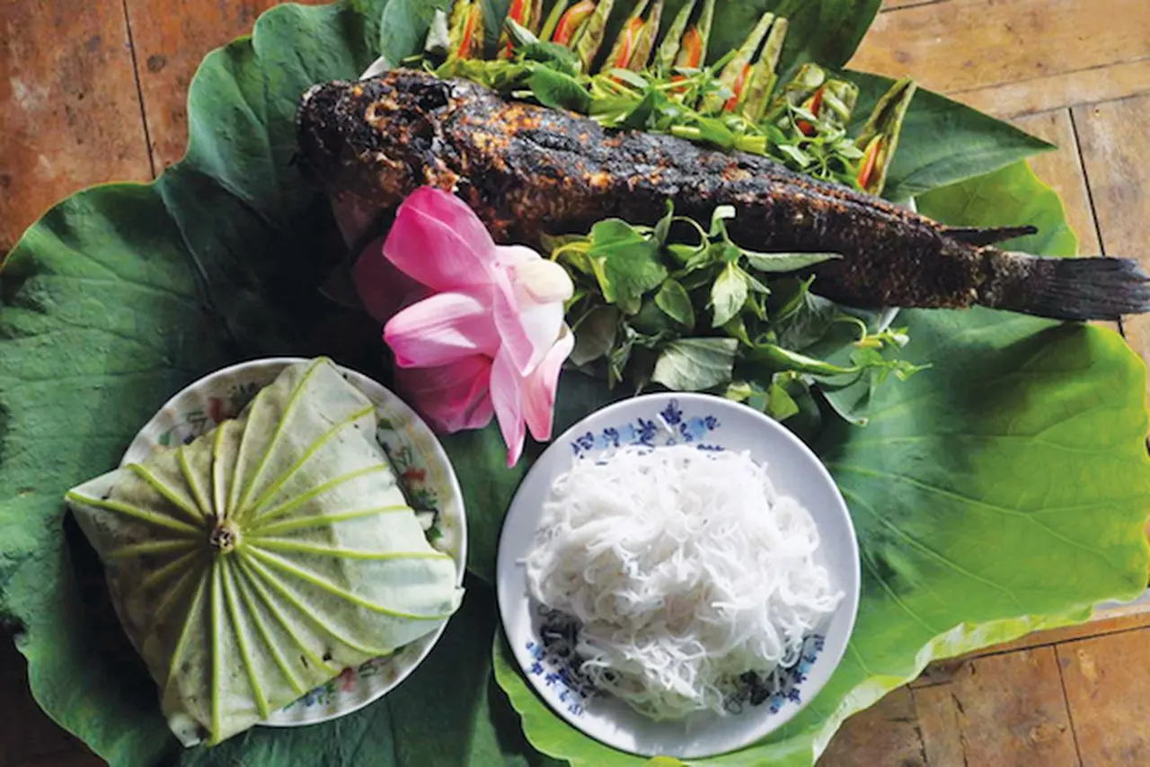 Kh&aacute;m ph&aacute; ẩm thực miền T&acirc;y d&acirc;n d&atilde; với C&aacute; l&oacute;c nướng trui Cần Thơ 6