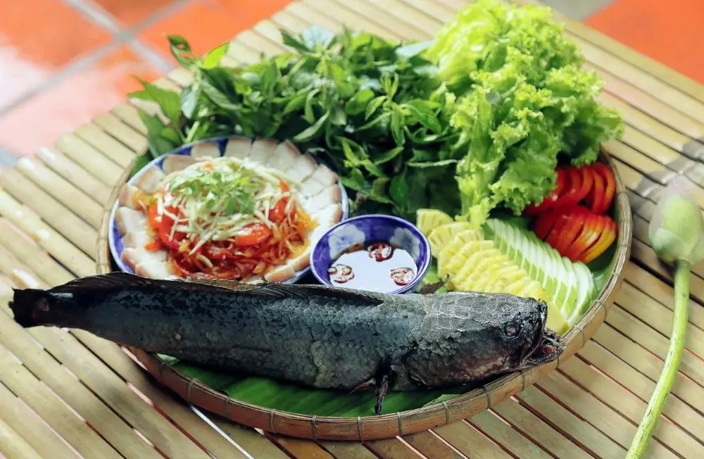 Kh&aacute;m ph&aacute; ẩm thực miền T&acirc;y d&acirc;n d&atilde; với C&aacute; l&oacute;c nướng trui Cần Thơ 5