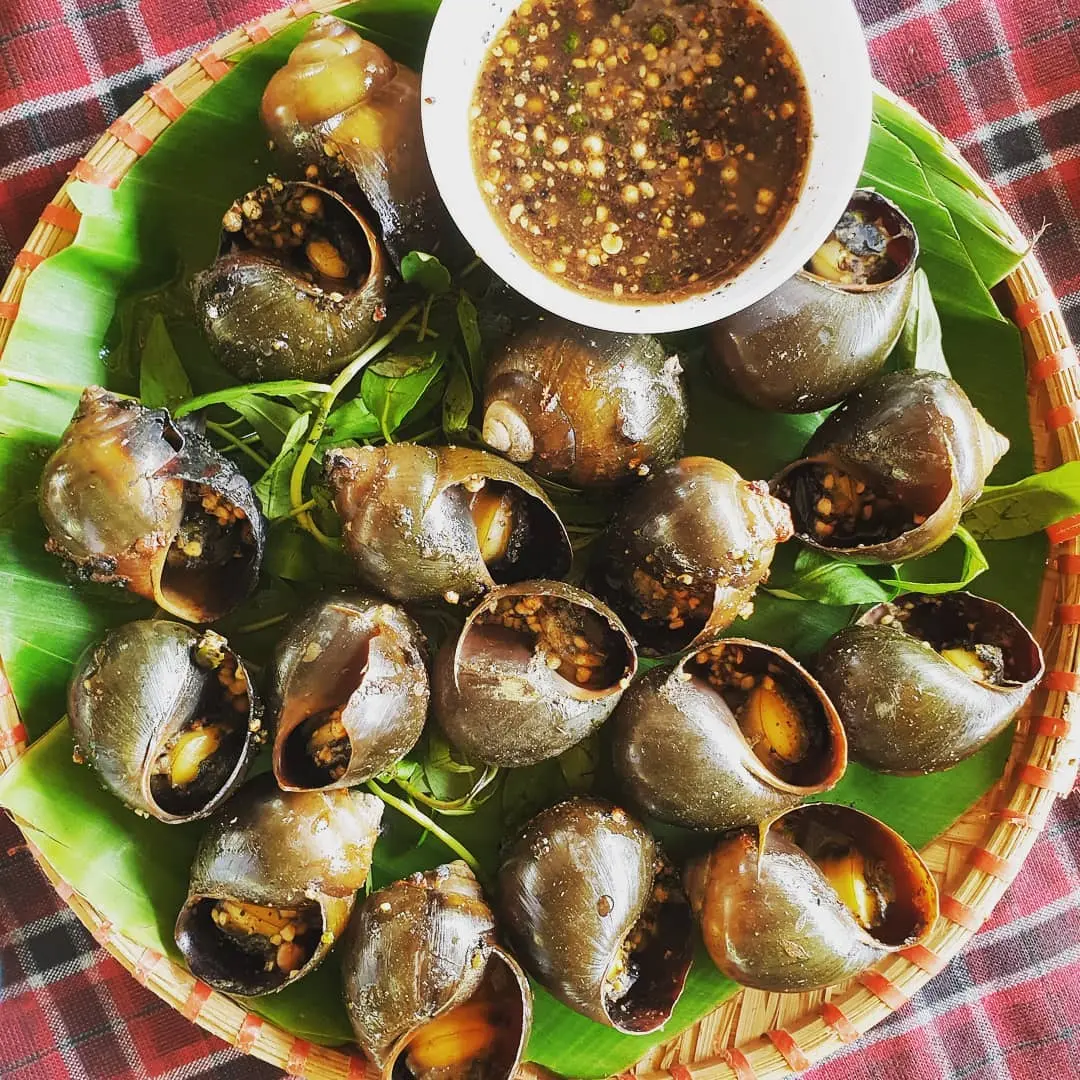 Kh&aacute;m ph&aacute; đặc sản Ốc bươu nướng ti&ecirc;u xanh Cần Thơ cực thơm ngon 5