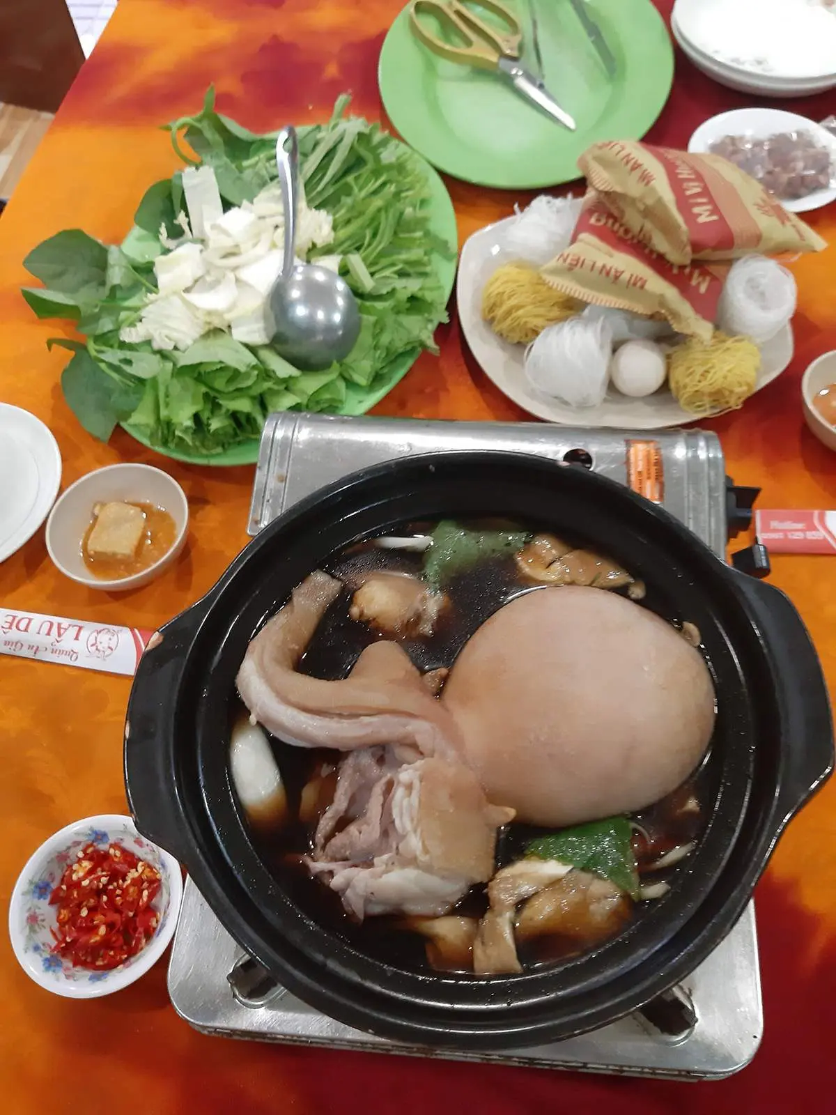 Kh&aacute;m ph&aacute; menu đa dạng tại qu&aacute;n Lẩu d&ecirc; 91B Cần Thơ 4