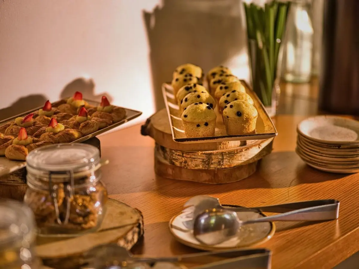 Một tho&aacute;ng b&igrave;nh y&ecirc;n tại nh&agrave; h&agrave;ng The Caf&eacute; Resort Azerai Cần Thơ 7