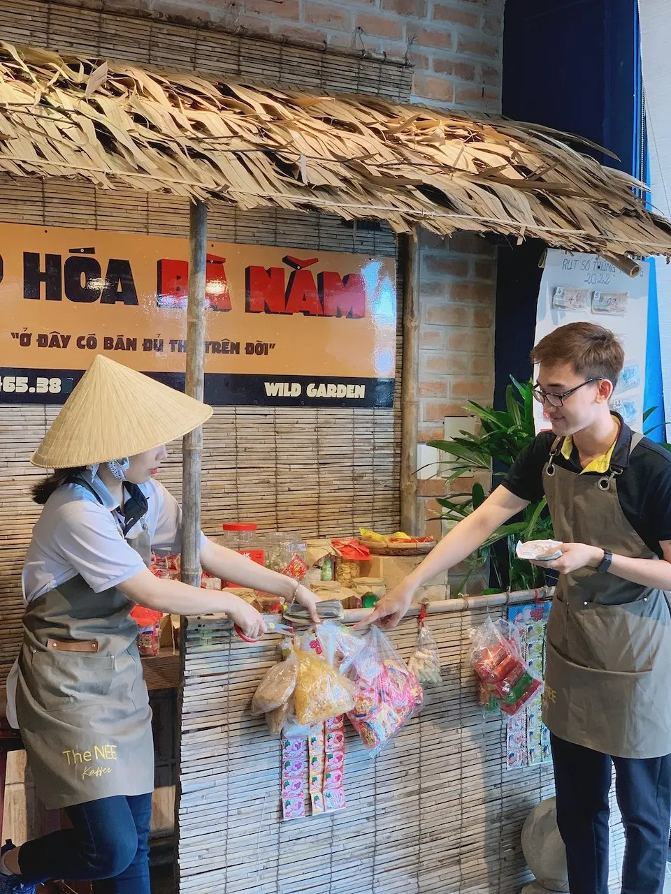 Nh&igrave;n ngắm hồ X&aacute;ng Thổi v&agrave;o một s&aacute;ng b&igrave;nh y&ecirc;n tại The Nee Kaffee 14