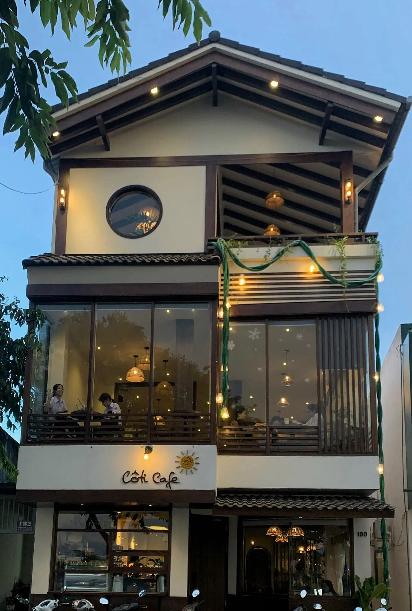 Ph&aacute;t hiện qu&aacute;n C&ocirc;ti Cafe Cần Thơ học b&agrave;i h&agrave;ng giờ cũng kh&ocirc;ng thấy ch&aacute;n 2